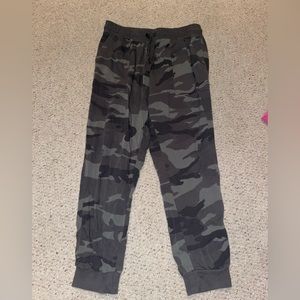 SPLENDID camo joggers. Never worn!!